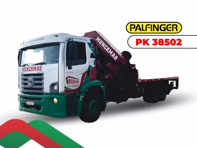 Caminhão munck Palfinger PK 38502 8 toneladas para aluguel em Catalão GO — modelo compacto e ágil